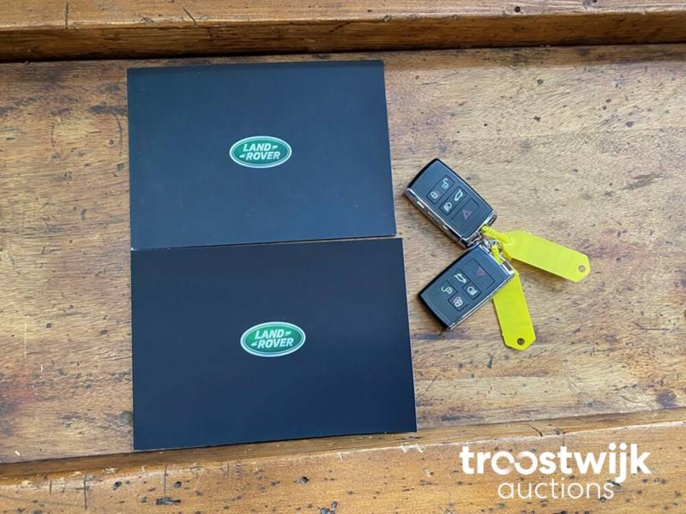 Land Rover Defender 110 D250 SE Aut Car