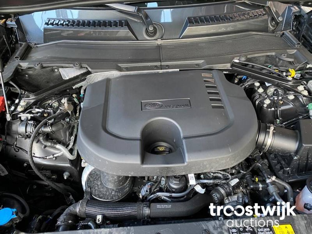 Land Rover Defender 110 D250 SE Aut Car