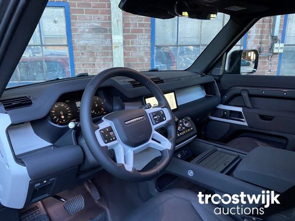 Land Rover Defender 110 D250 SE Aut Car