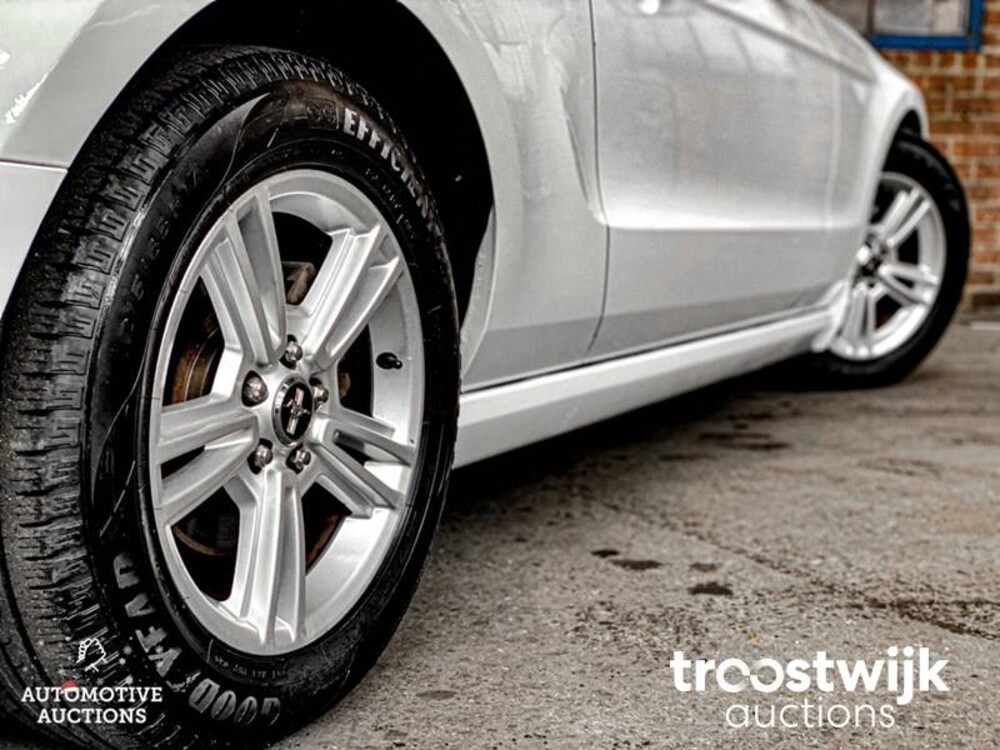 Ford Mustang V6 3.7L Car