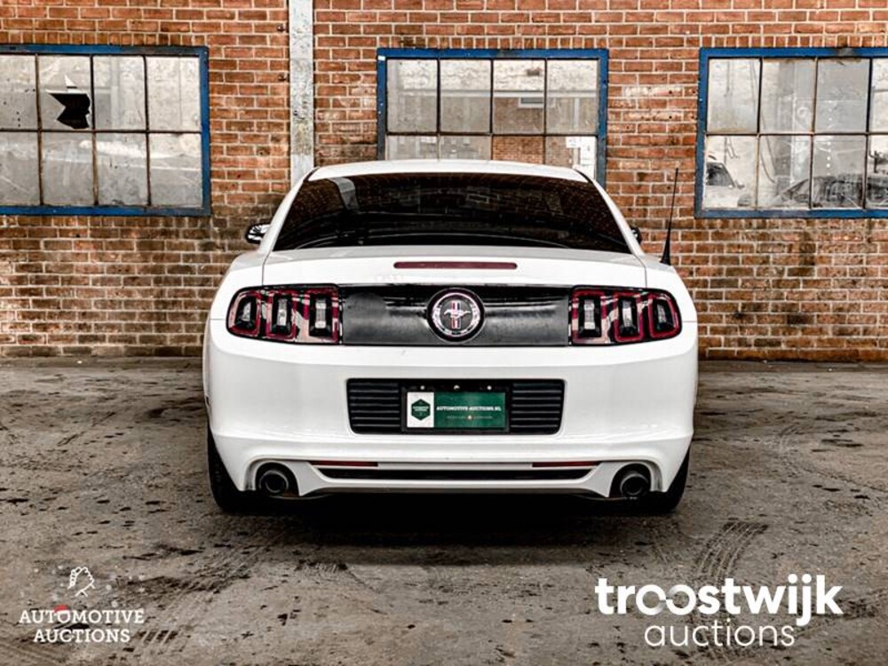 Ford Mustang V6 3.7L Car