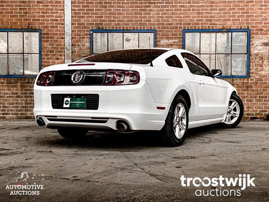 Ford Mustang V6 3.7L 305pk 2013