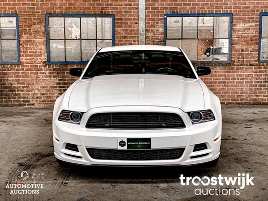 Ford Mustang V6 3.7L 305pk 2013