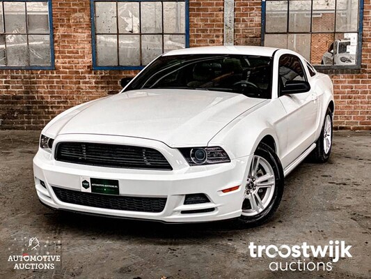 Ford Mustang V6 3.7L Car