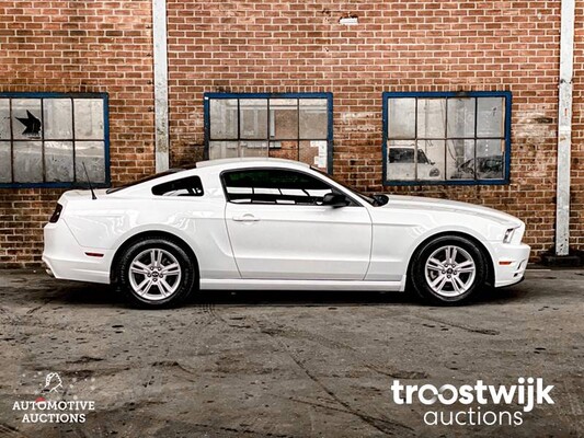 Ford Mustang V6 3.7L 305pk 2013