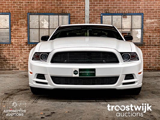 Ford Mustang V6 3.7L Car