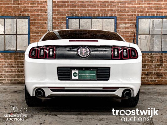 Ford Mustang V6 3.7L 305pk 2013