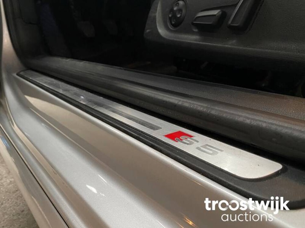 Audi S5 4.2 FSI Quattro Car