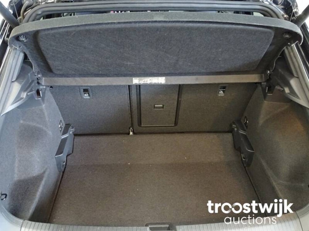 Volkswagen T-Roc R-Line 1.5 TSI Sport Business Car