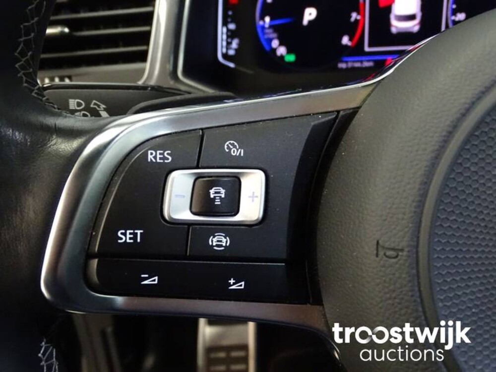 Volkswagen T-Roc R-Line 1.5 TSI Sport Business Car