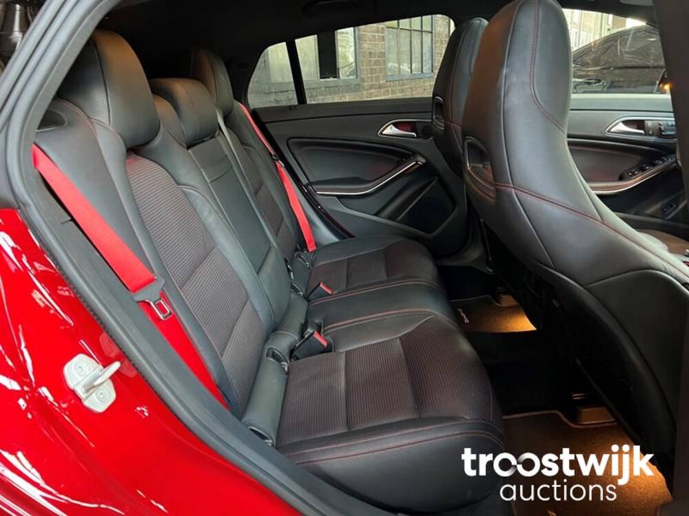 Mercedes-Benz CLA45 AMG 4Matic Car