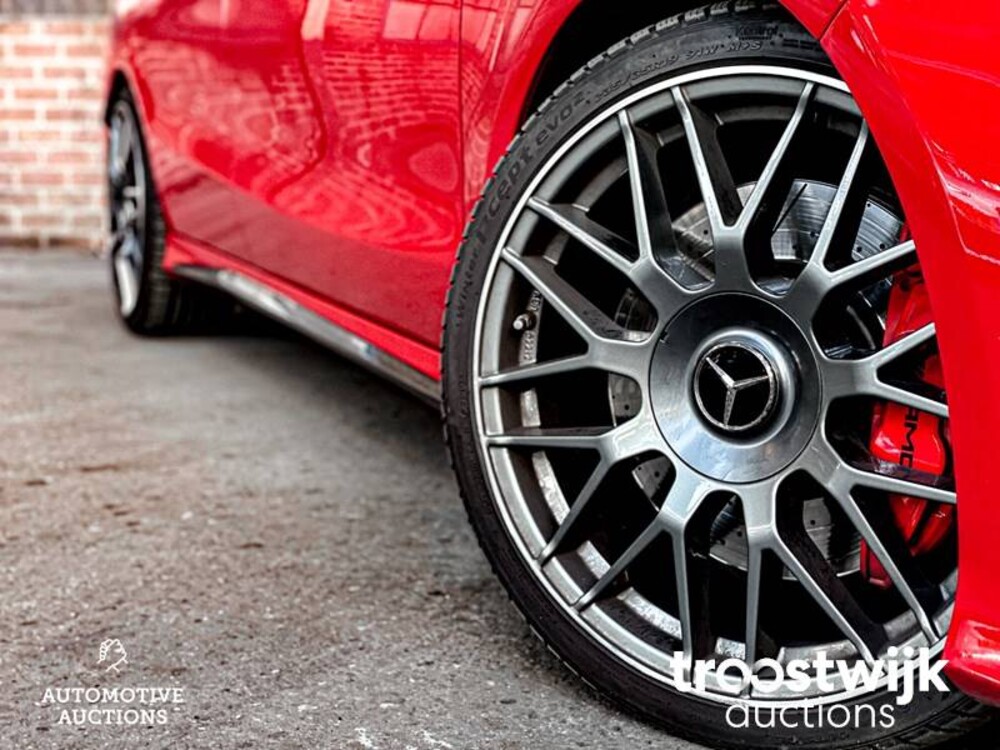 Mercedes-Benz CLA45 AMG 4Matic Car