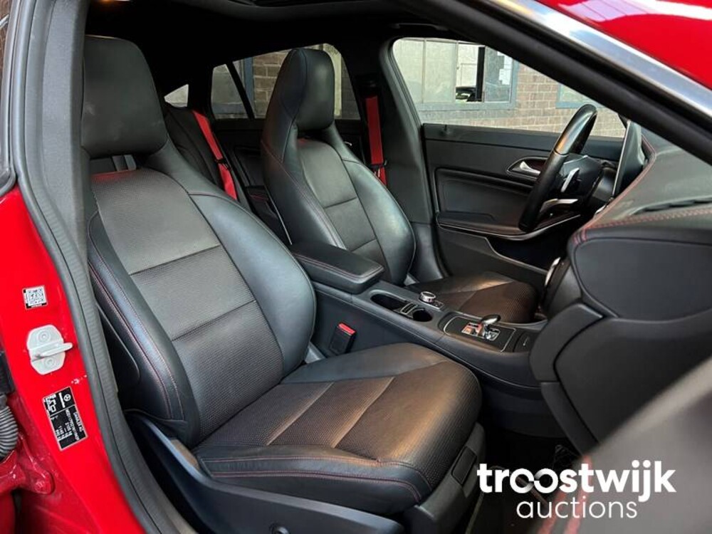 Mercedes-Benz CLA45 AMG 4Matic Car