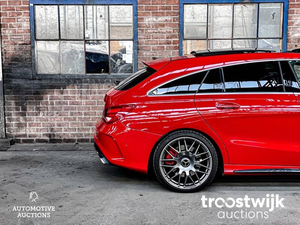 Mercedes-Benz CLA45 AMG 4Matic Car