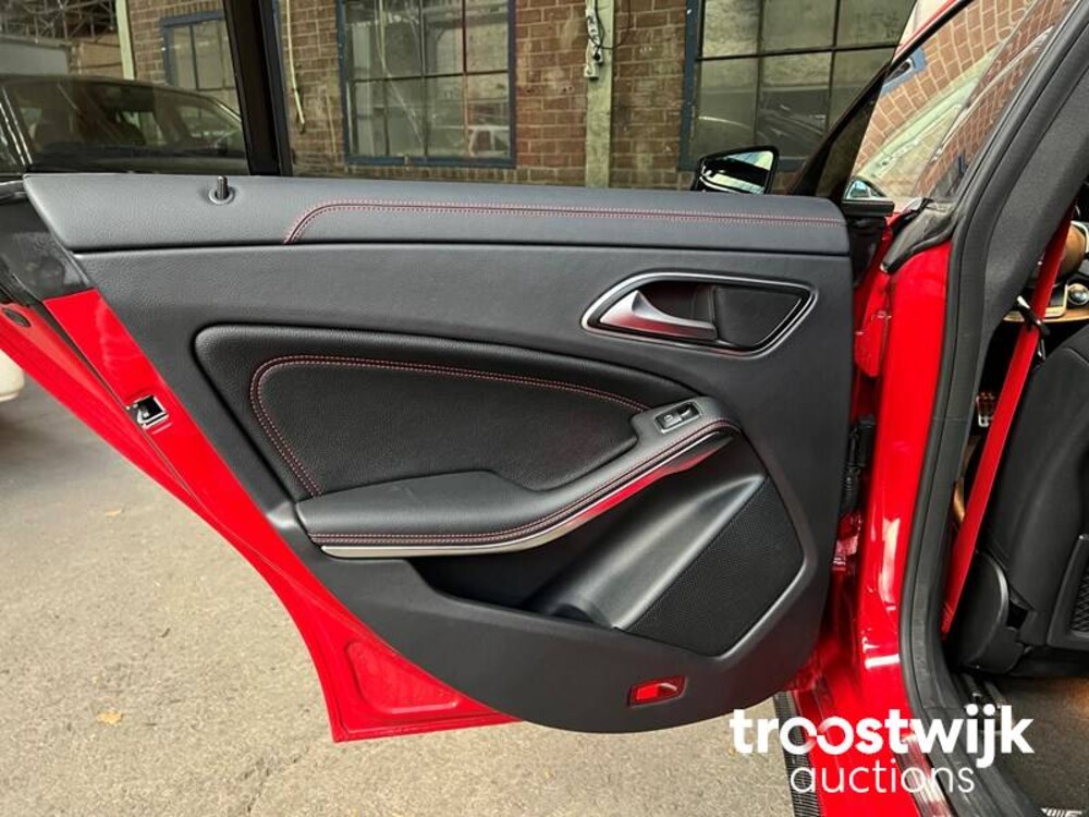 Mercedes-Benz CLA45 AMG 4Matic Car