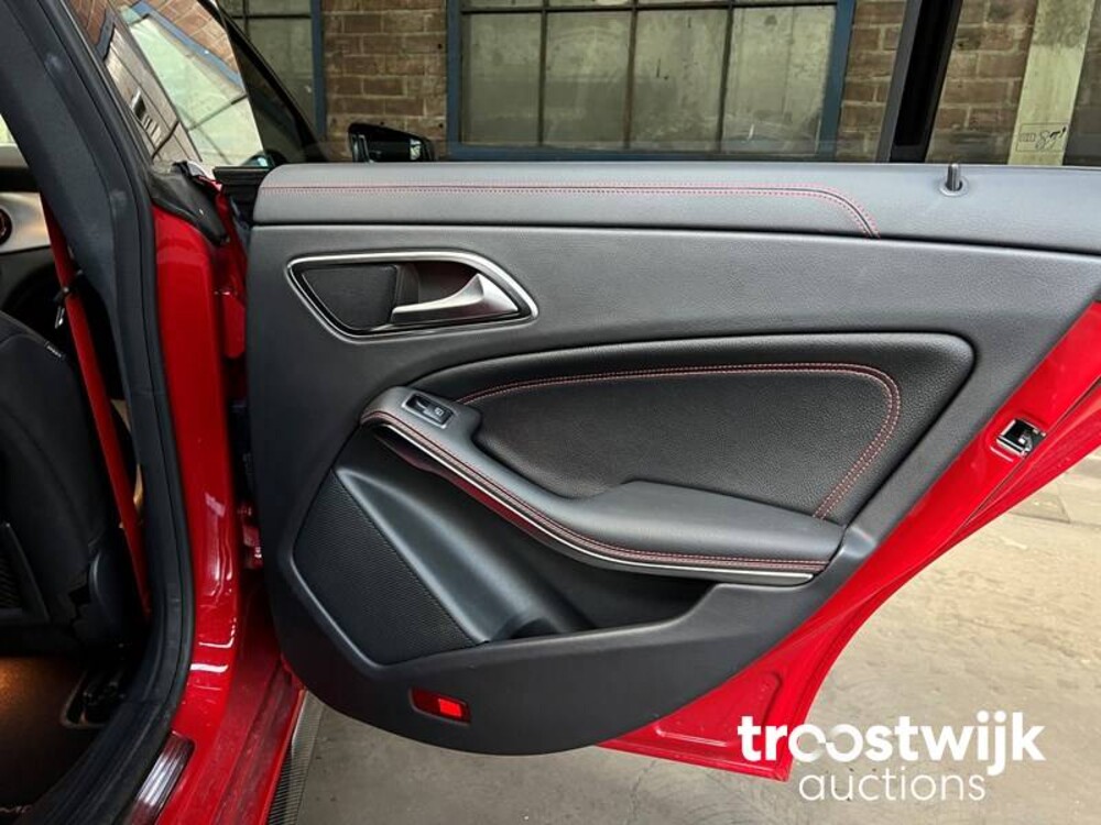 Mercedes-Benz CLA45 AMG 4Matic Car