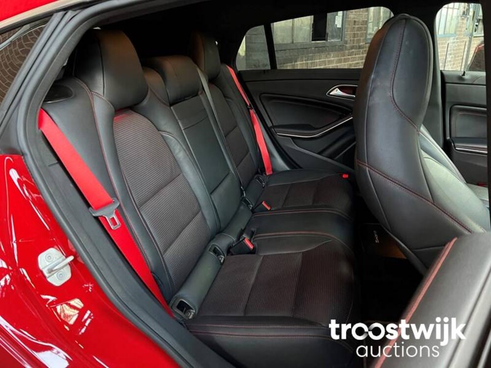 Mercedes-Benz CLA45 AMG 4Matic Car