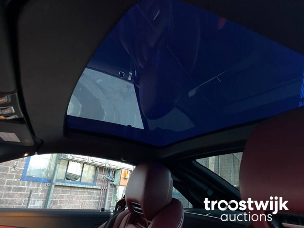 Mercedes-Benz SL63 AMG 5.5 V8 Car