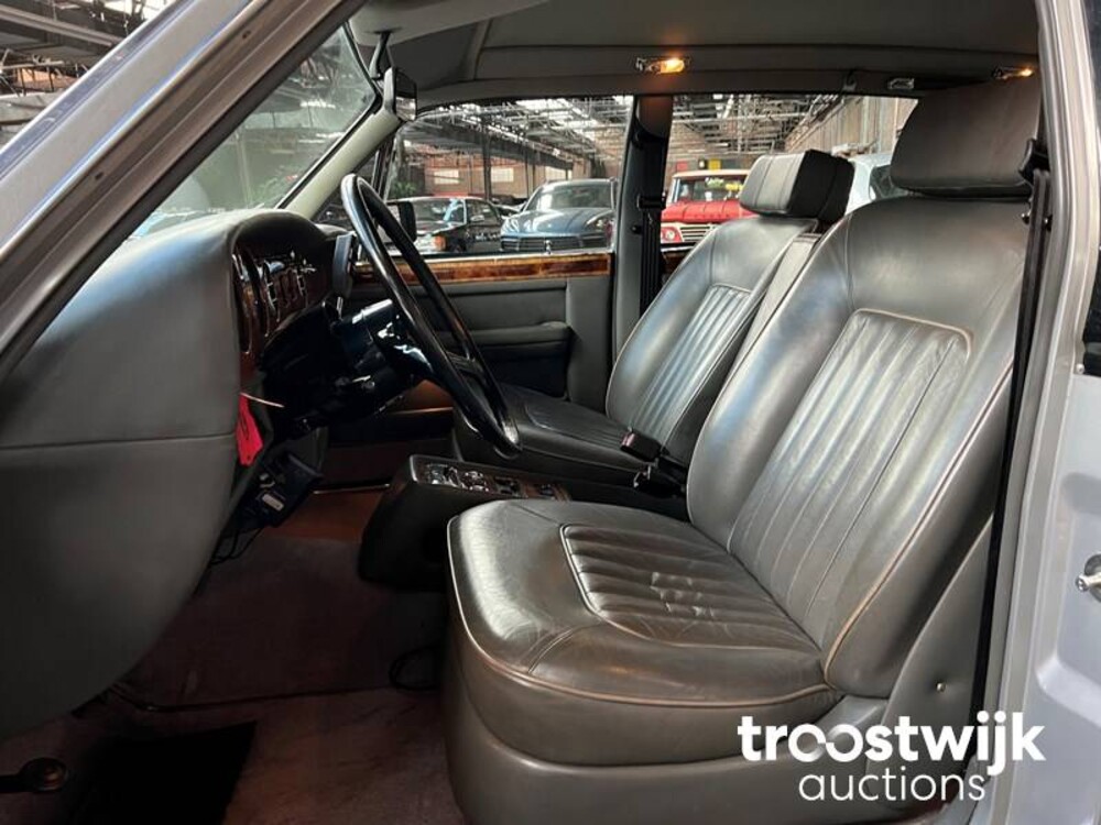 Rolls-Royce Silver Spur 6.8 V8 Car