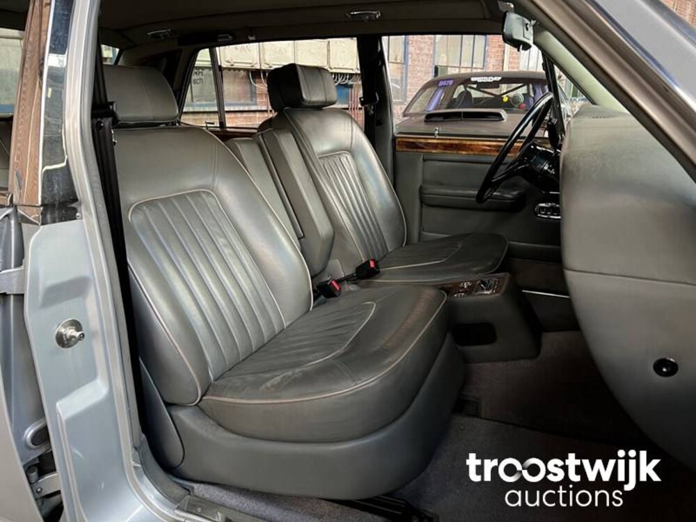 Rolls-Royce Silver Spur 6.8 V8 Car