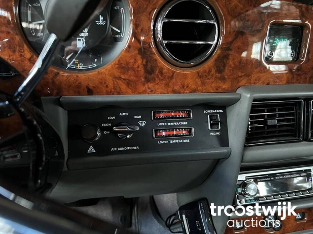 Rolls-Royce Silver Spur 6.8 V8 Car