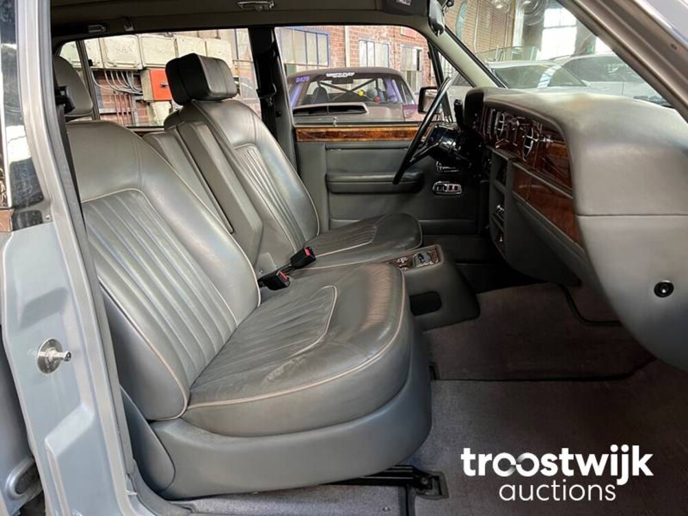 Rolls-Royce Silver Spur 6.8 V8 Car