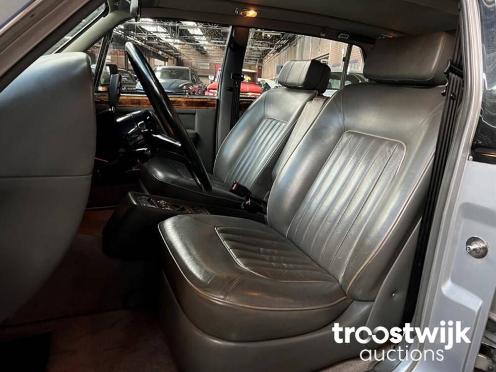 Rolls-Royce Silver Spur 6.8 V8 Car