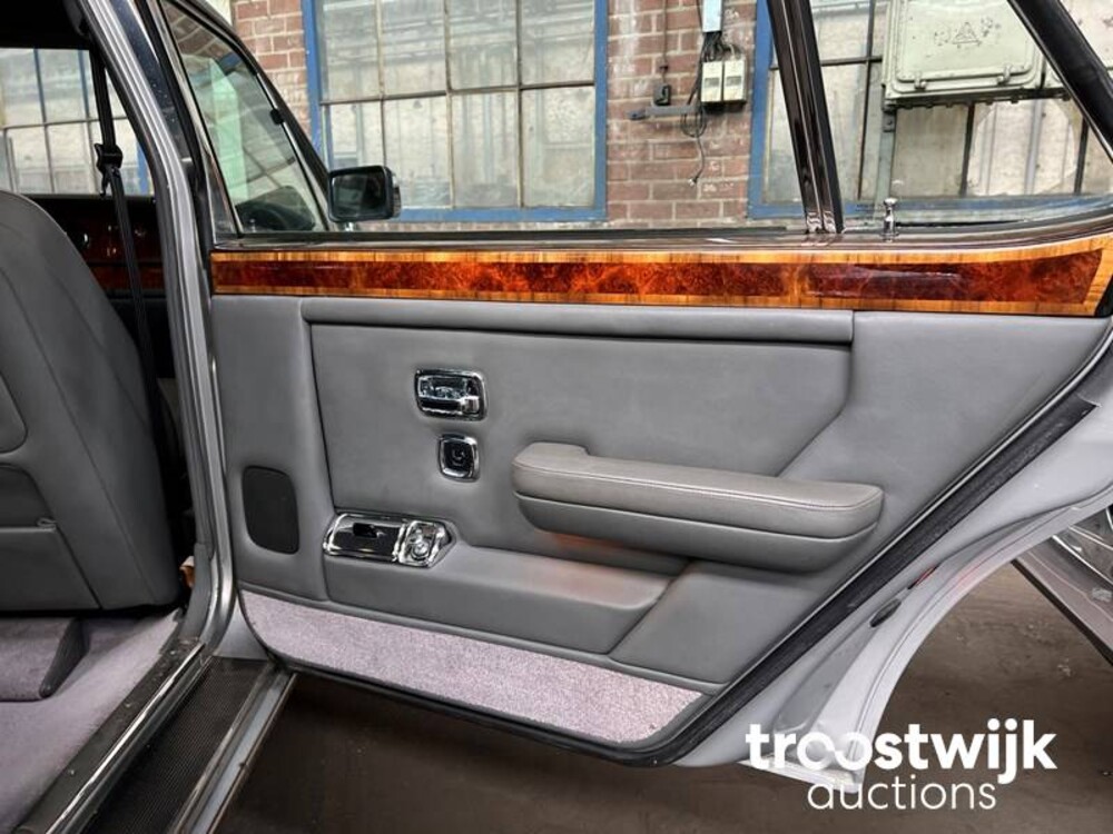 Rolls-Royce Silver Spur 6.8 V8 Car