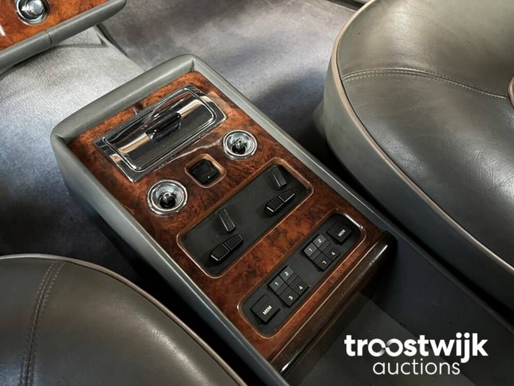 Rolls-Royce Silver Spur 6.8 V8 Car