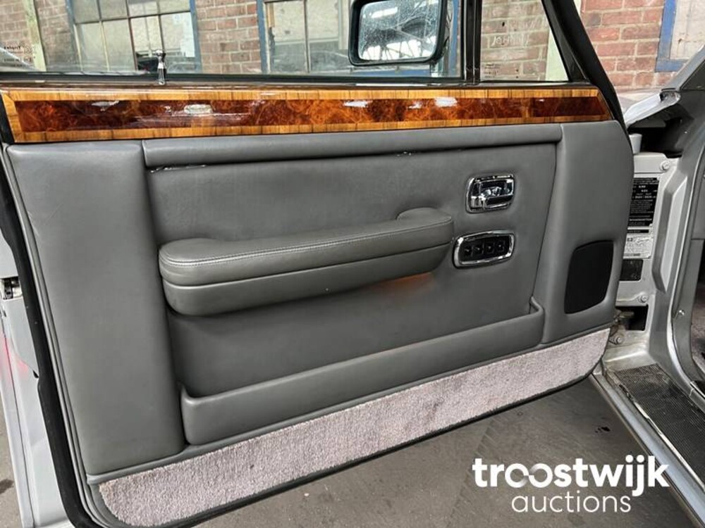 Rolls-Royce Silver Spur 6.8 V8 Car