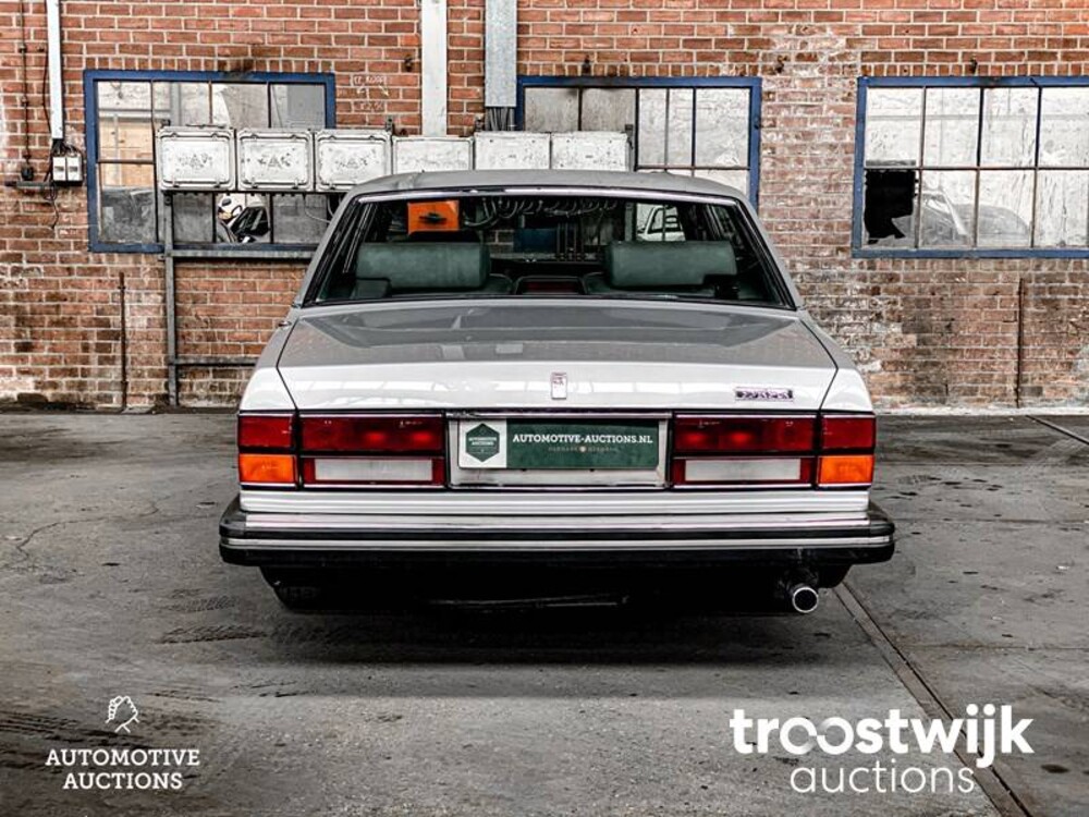 Rolls-Royce Silver Spur 6.8 V8 Car