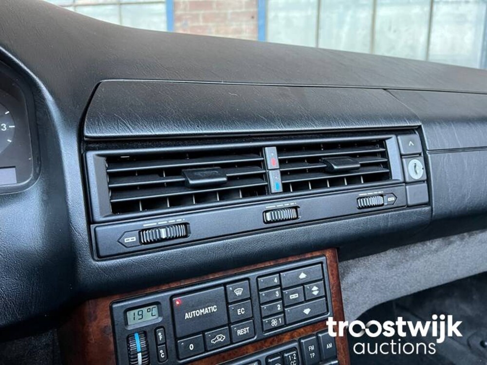 Mercedes-Benz SL280 W129 Car