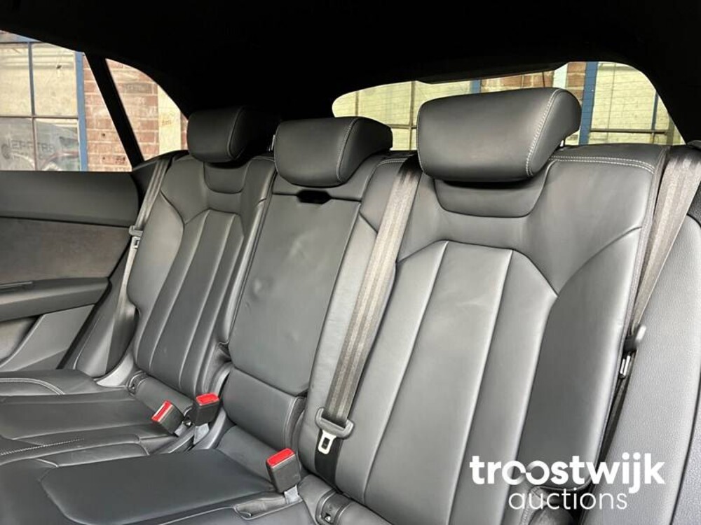 Audi Q8 S-Line 50 TDI  Quattro Car