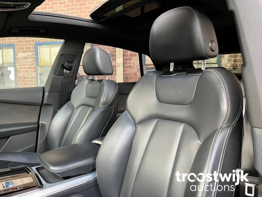 Audi Q8 S-Line 50 TDI  Quattro Car