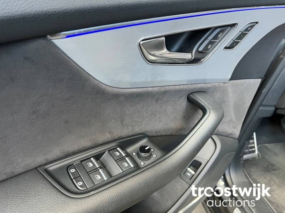 Audi Q8 S-Line 50 TDI  Quattro Car