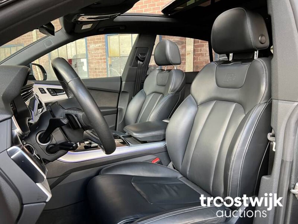 Audi Q8 S-Line 50 TDI  Quattro Car