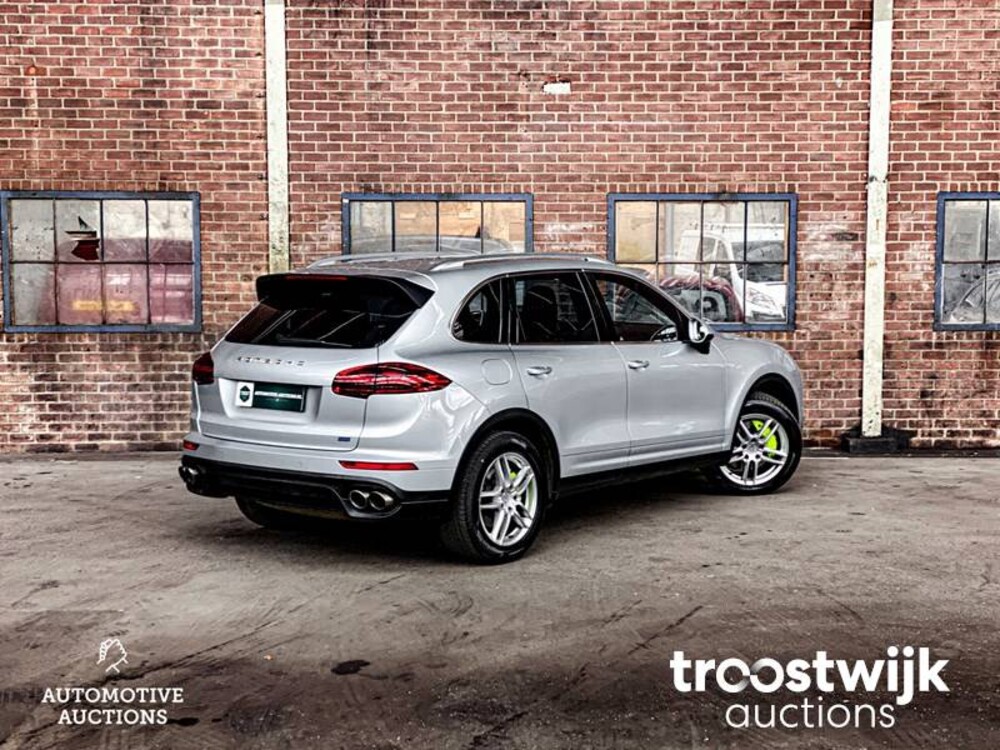 Porsche Cayenne S E-Hybrid 3.0 V6 Car