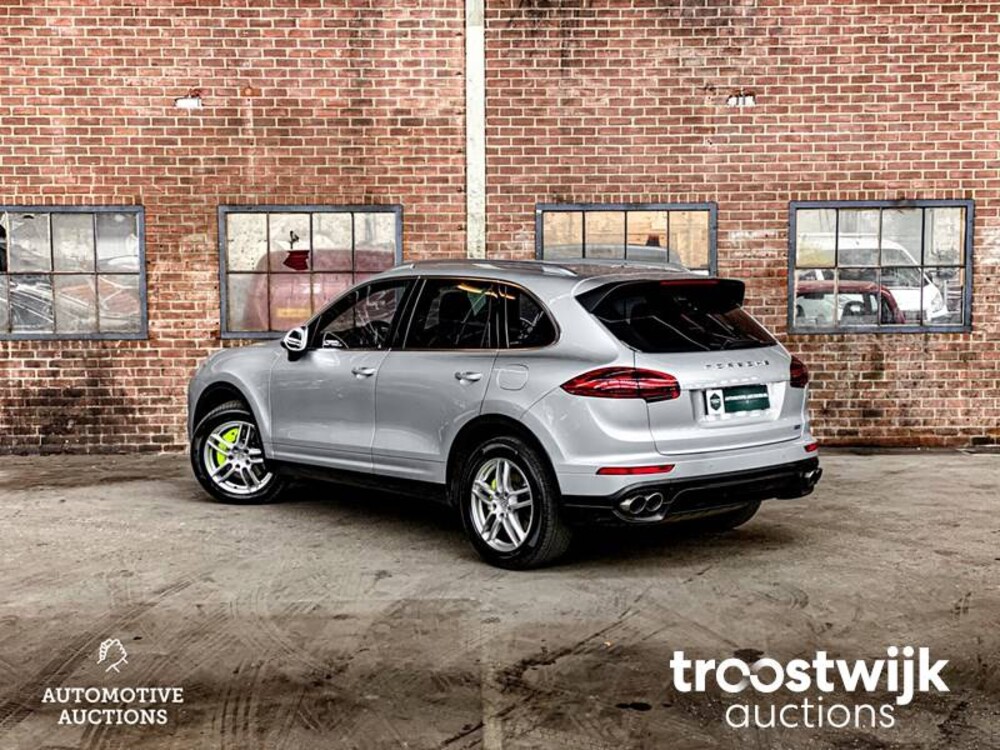 Porsche Cayenne S E-Hybrid 3.0 V6 Car