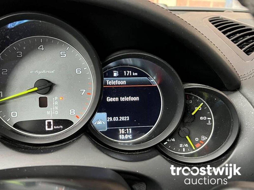 Porsche Cayenne S E-Hybrid 3.0 V6 Car