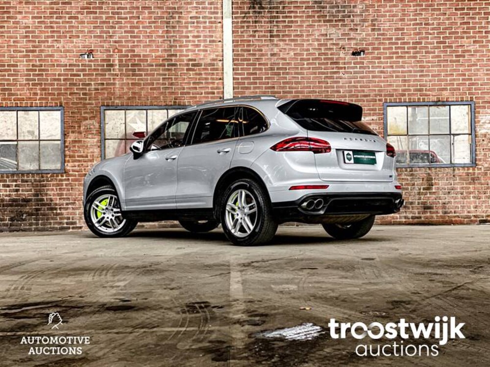 Porsche Cayenne S E-Hybrid 3.0 V6 Car