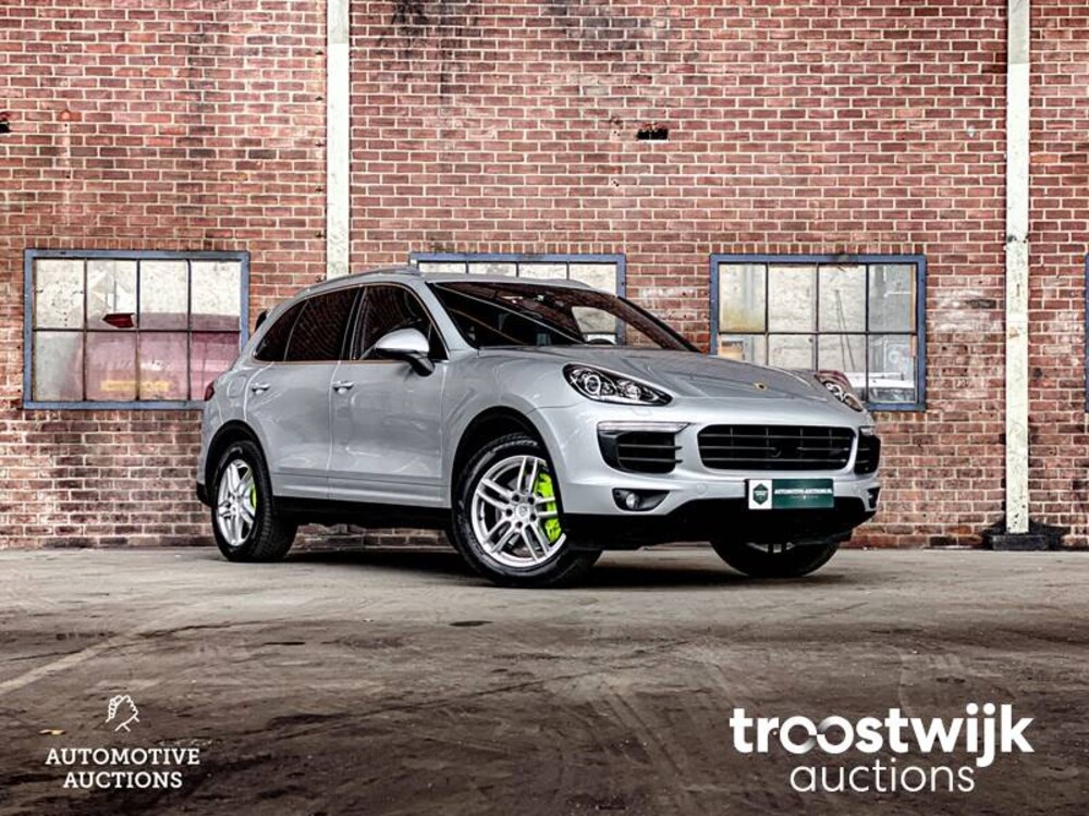 Porsche Cayenne S E-Hybrid 3.0 V6 Car