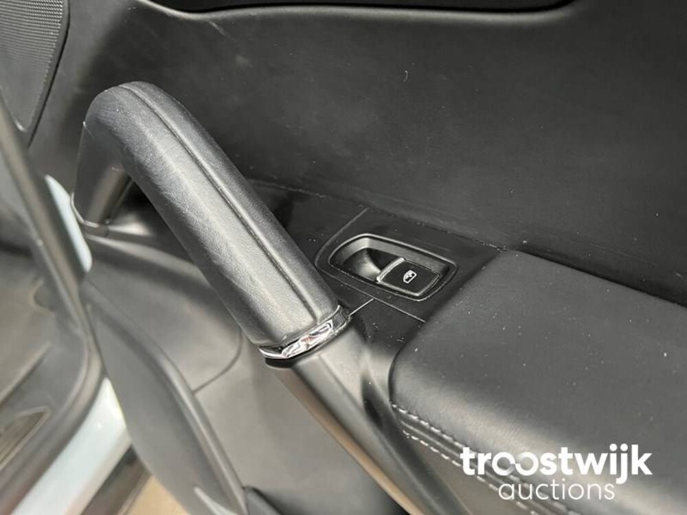 Porsche Cayenne S E-Hybrid 3.0 V6 Car