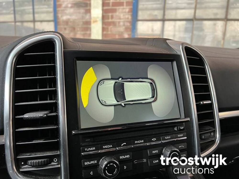 Porsche Cayenne S E-Hybrid 3.0 V6 Car