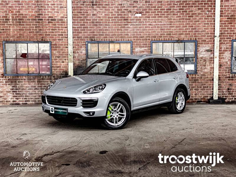 Porsche Cayenne S E-Hybrid 3.0 V6 Car