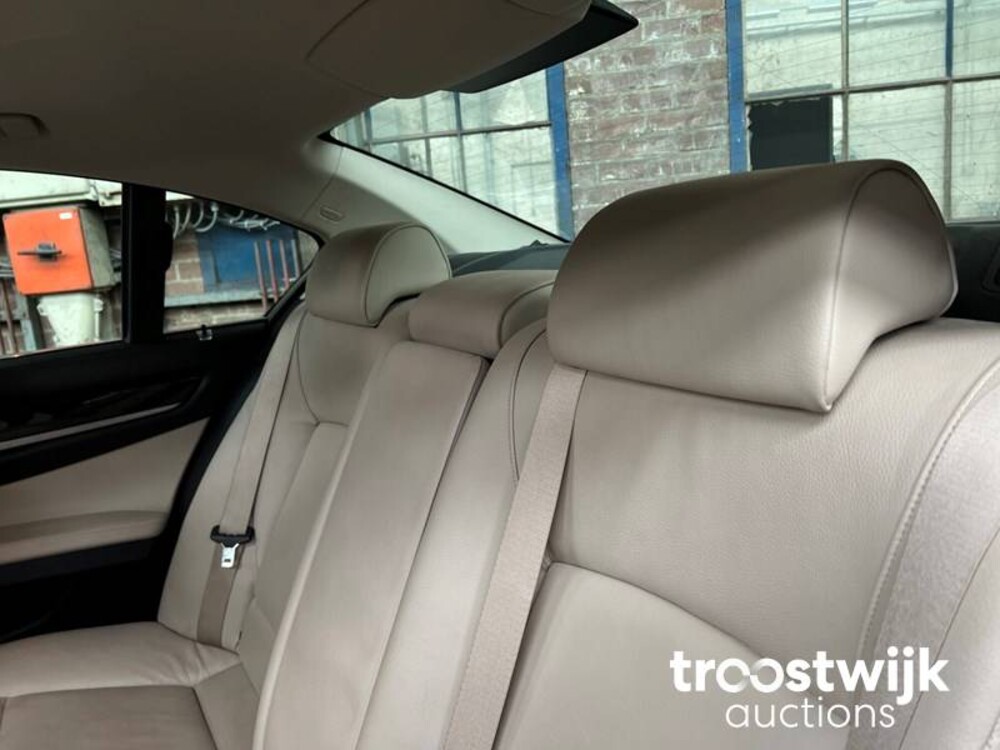 BMW 730d High Executive Car