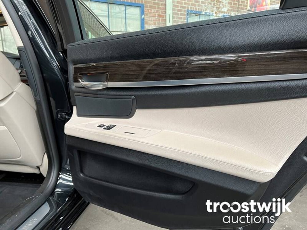 BMW 730d High Executive Car