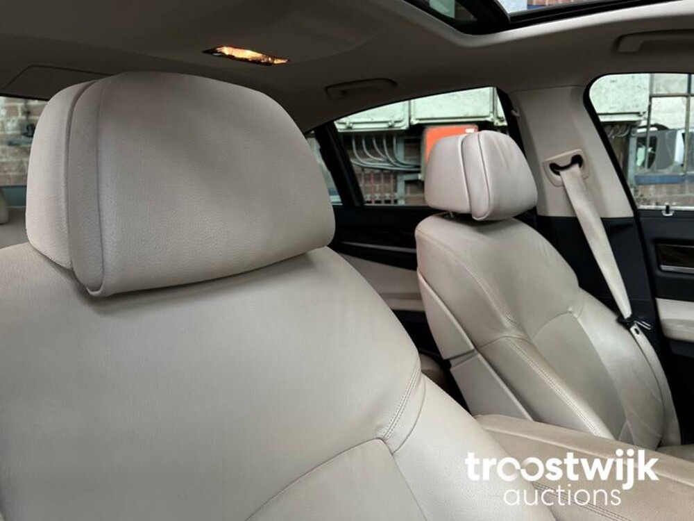 BMW 730d High Executive Car
