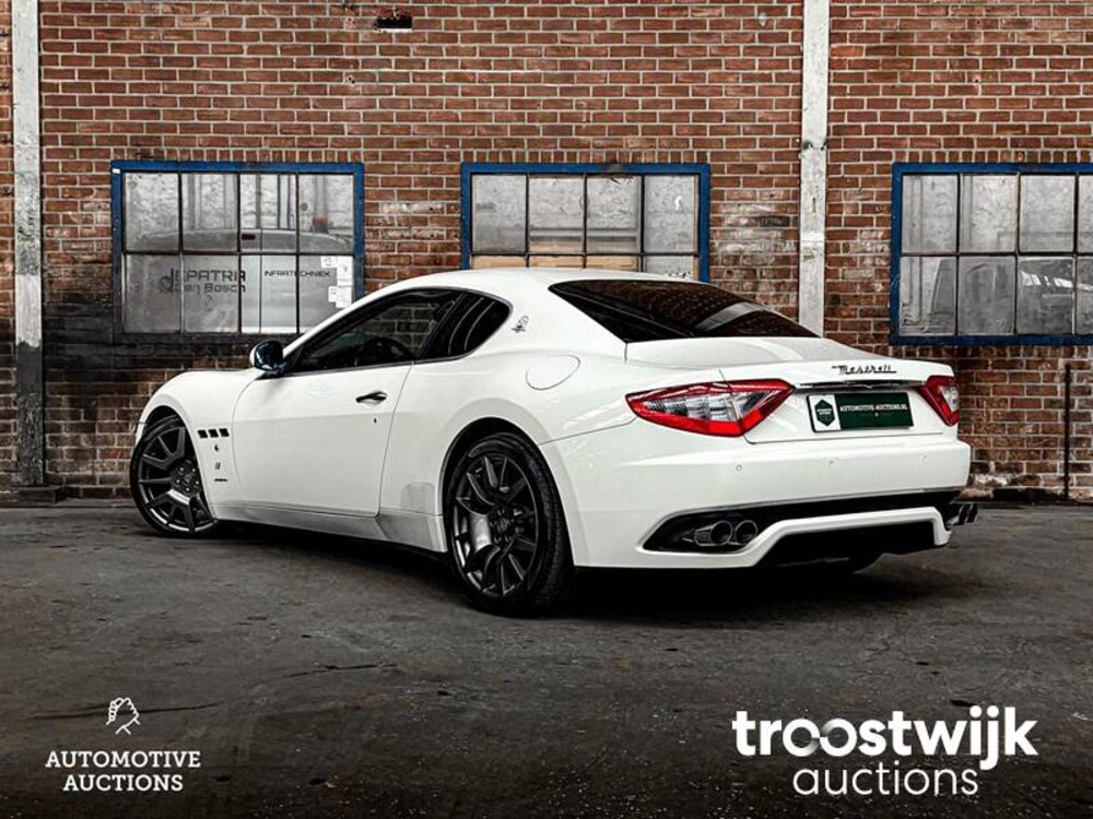 Maserati GranTurismo 4.2 V8 Car