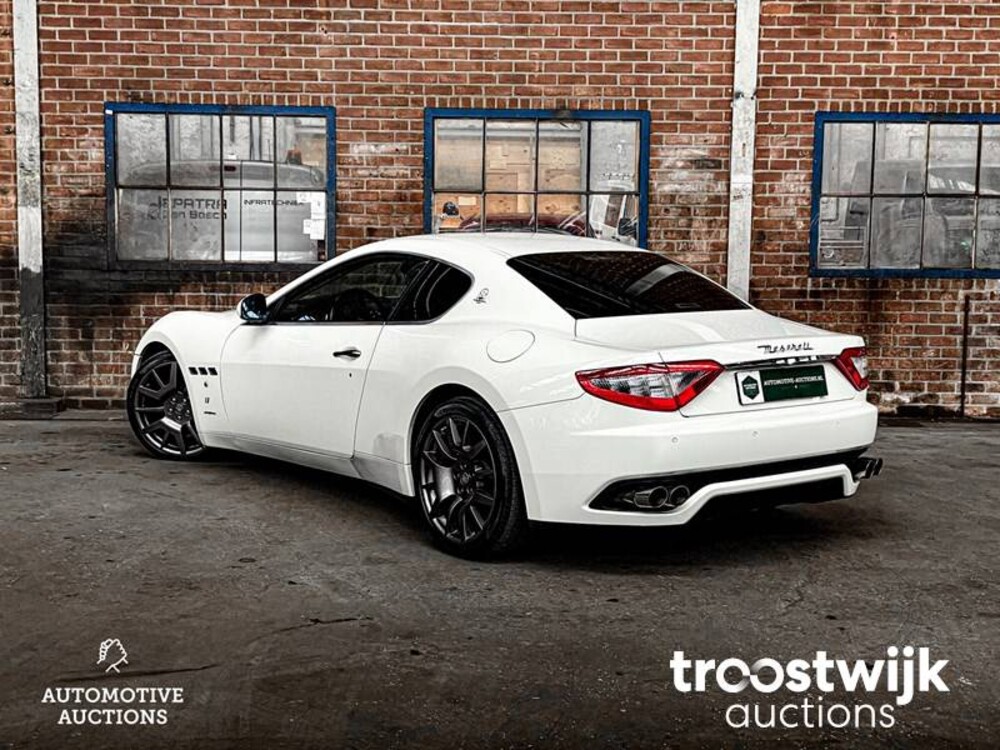 Maserati GranTurismo 4.2 V8 Car