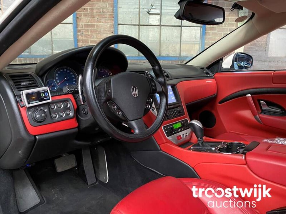 Maserati GranTurismo 4.2 V8 Car